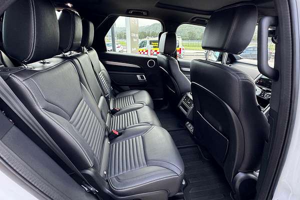 2021 Land Rover Discovery D300 R-Dynamic S Series 5
