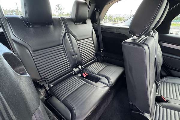 2021 Land Rover Discovery D300 R-Dynamic S Series 5