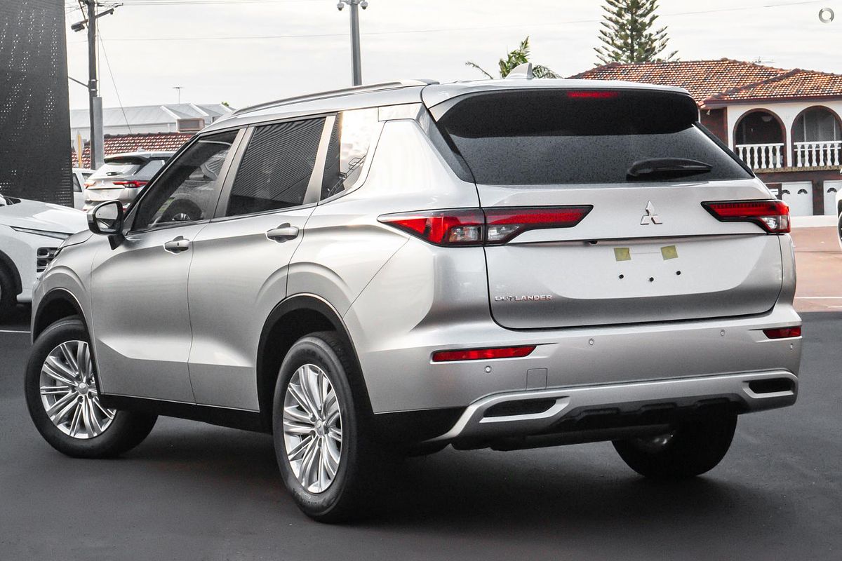 2024 Mitsubishi Outlander LS ZM
