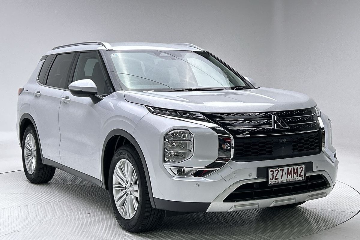 2023 Mitsubishi Outlander LS ZM