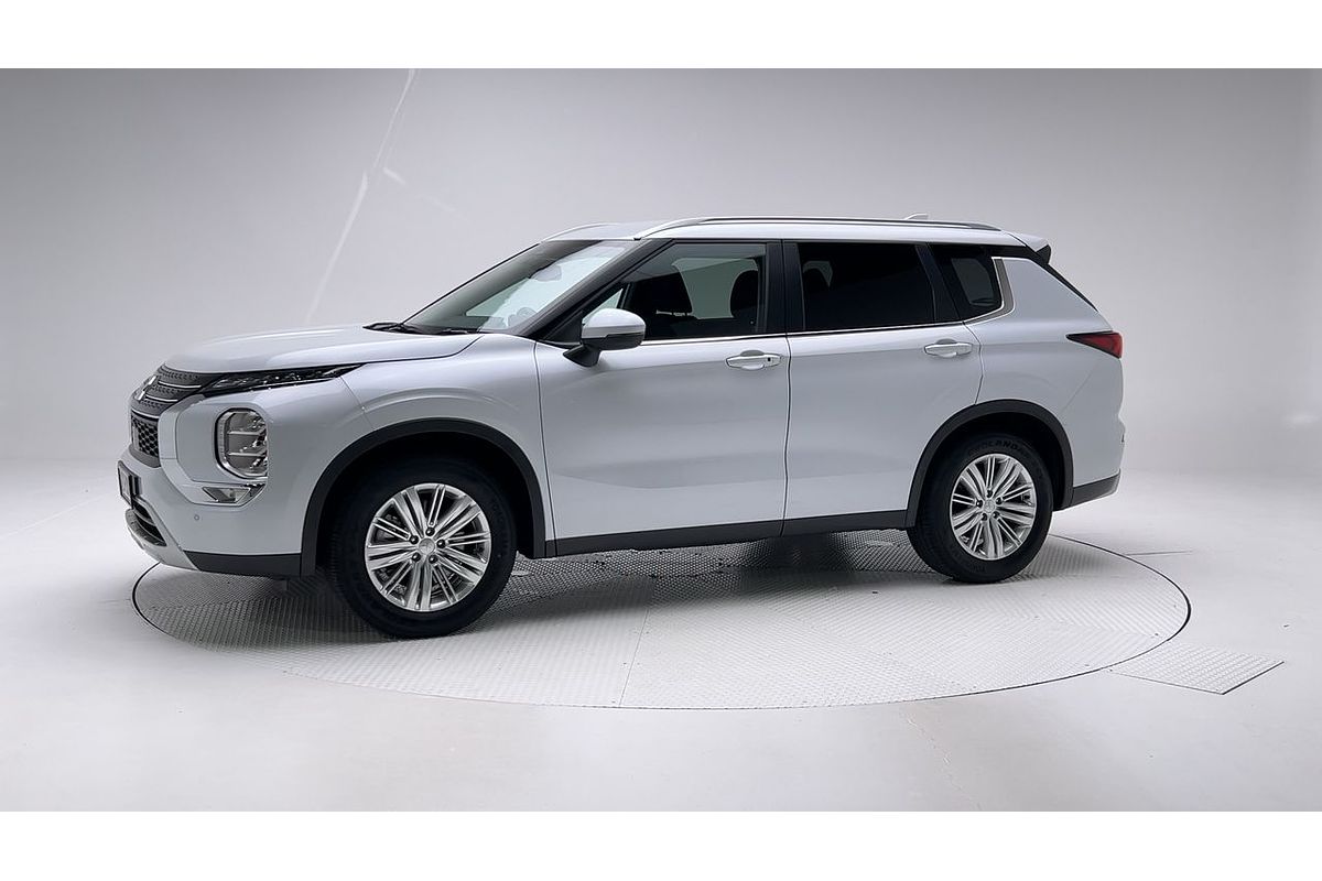 2023 Mitsubishi Outlander LS ZM