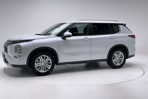 2023 Mitsubishi Outlander LS ZM
