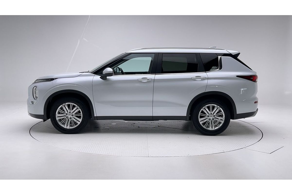 2023 Mitsubishi Outlander LS ZM