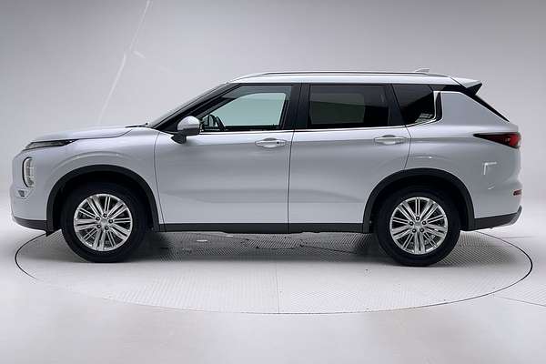 2023 Mitsubishi Outlander LS ZM