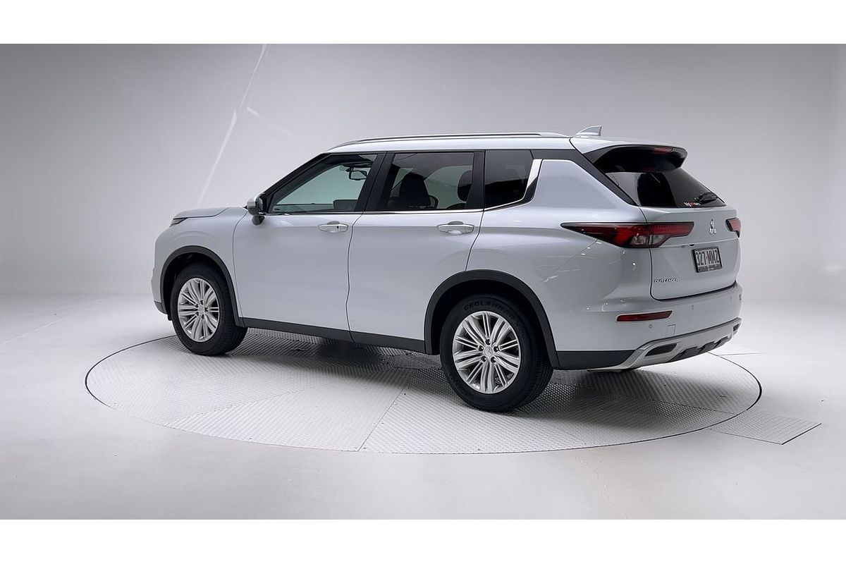 2023 Mitsubishi Outlander LS ZM