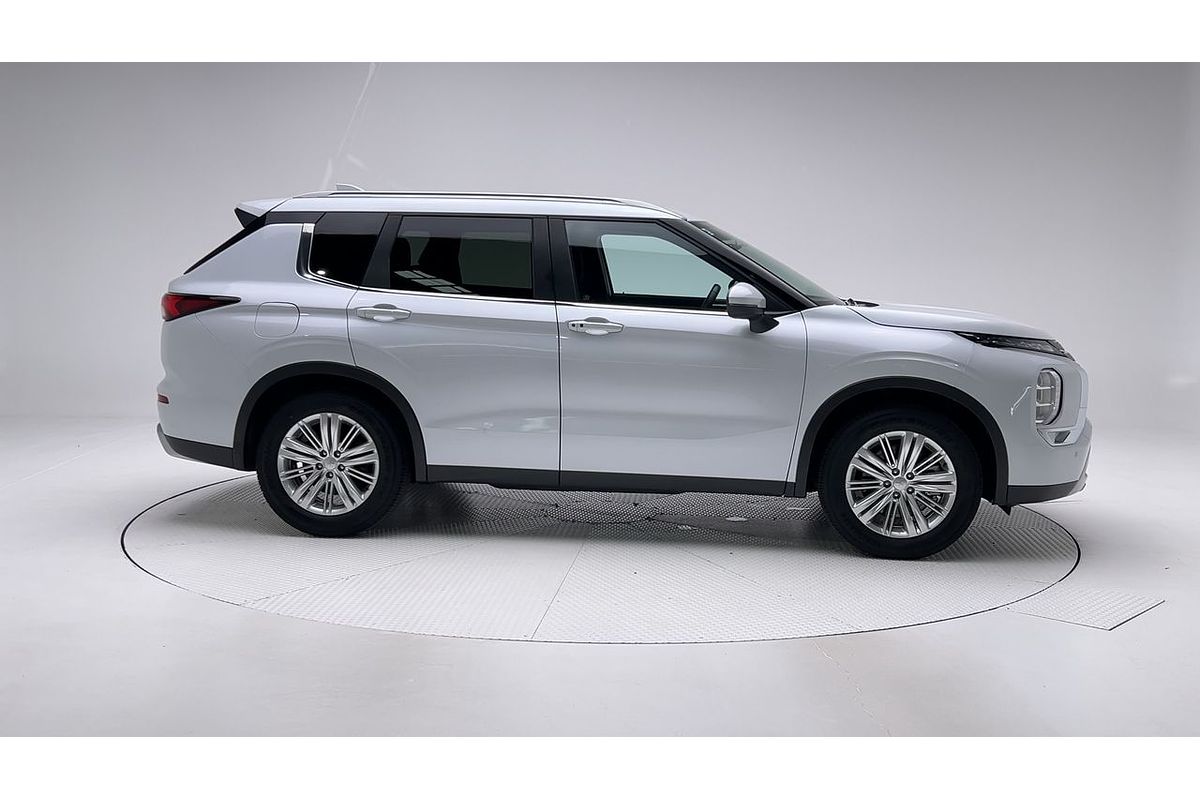 2023 Mitsubishi Outlander LS ZM