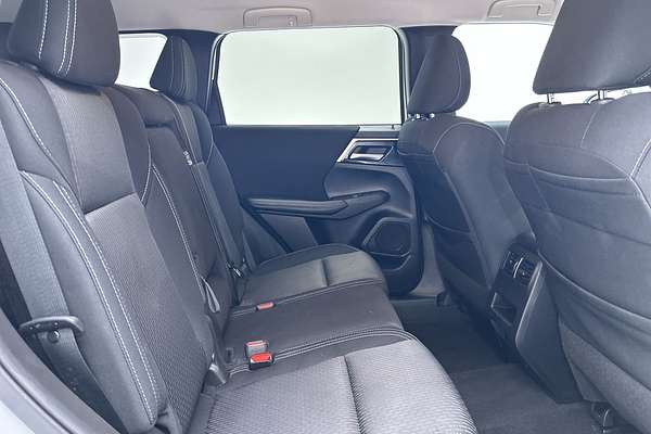 2023 Mitsubishi Outlander LS ZM