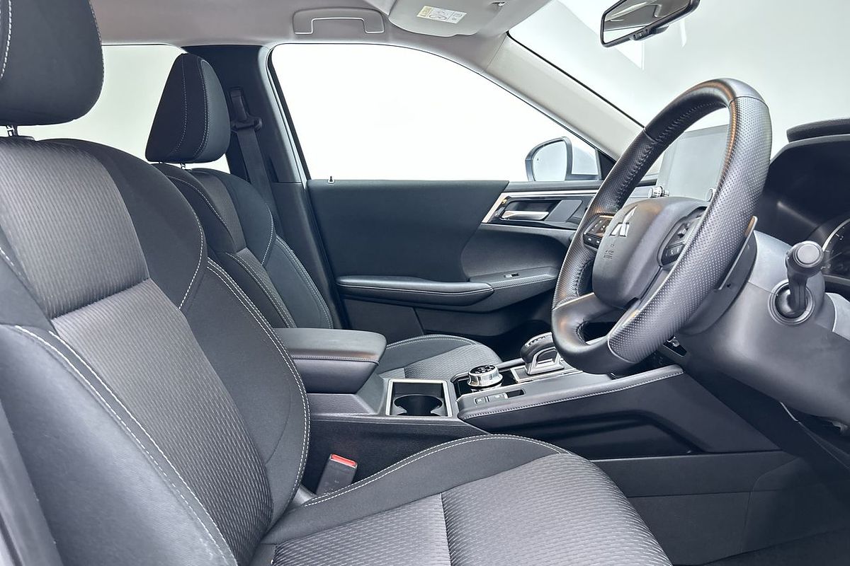2023 Mitsubishi Outlander LS ZM