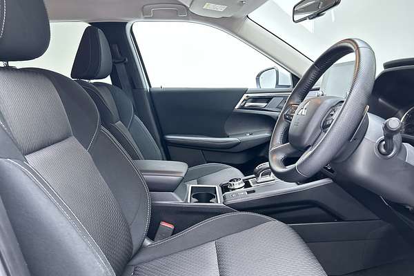 2023 Mitsubishi Outlander LS ZM
