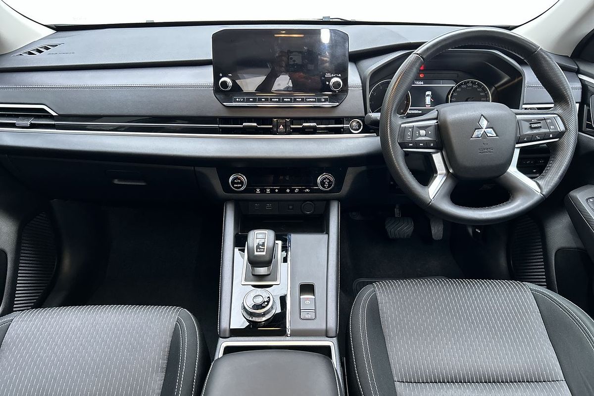 2023 Mitsubishi Outlander LS ZM