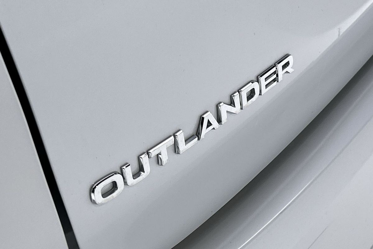 2023 Mitsubishi Outlander LS ZM
