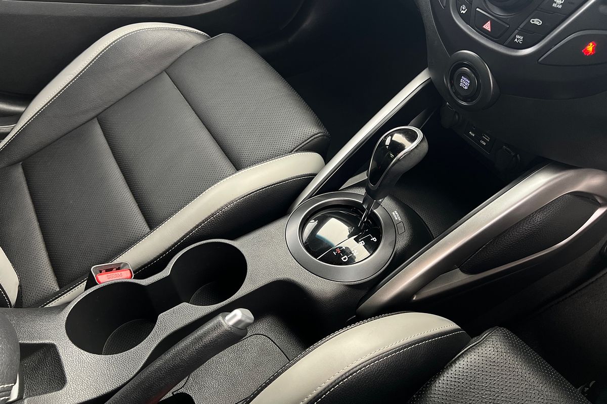 2016 Hyundai Veloster SR Turbo FS4 Series II