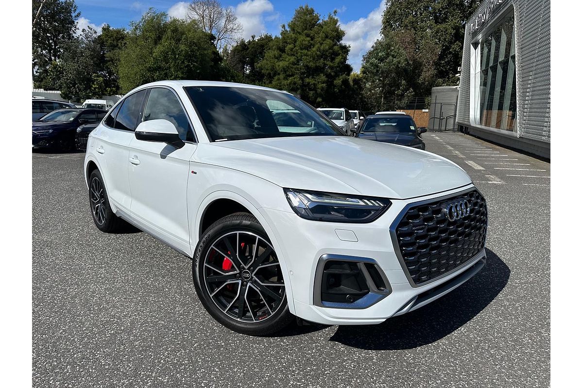 2025 Audi Q5 55 TFSI e S line FY