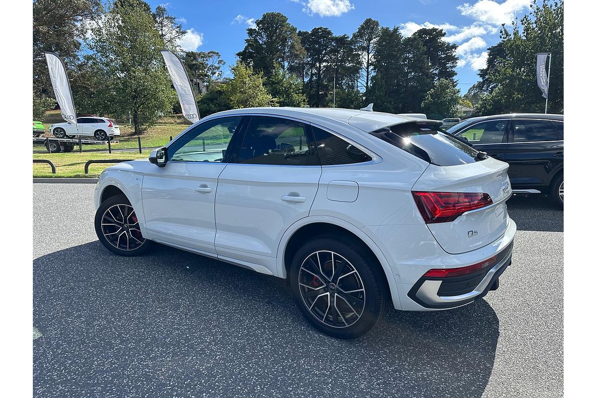 2025 Audi Q5 55 TFSI e S line FY