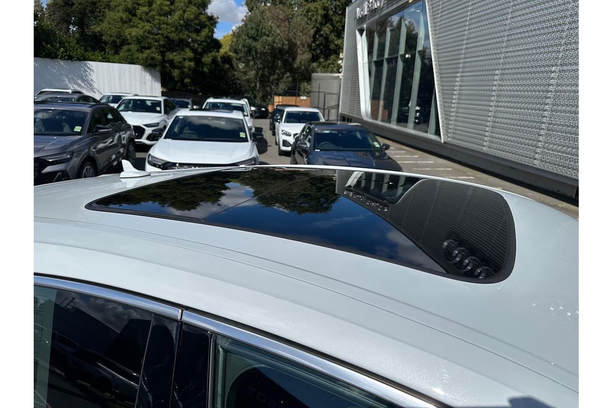 2025 Audi Q5 55 TFSI e S line FY