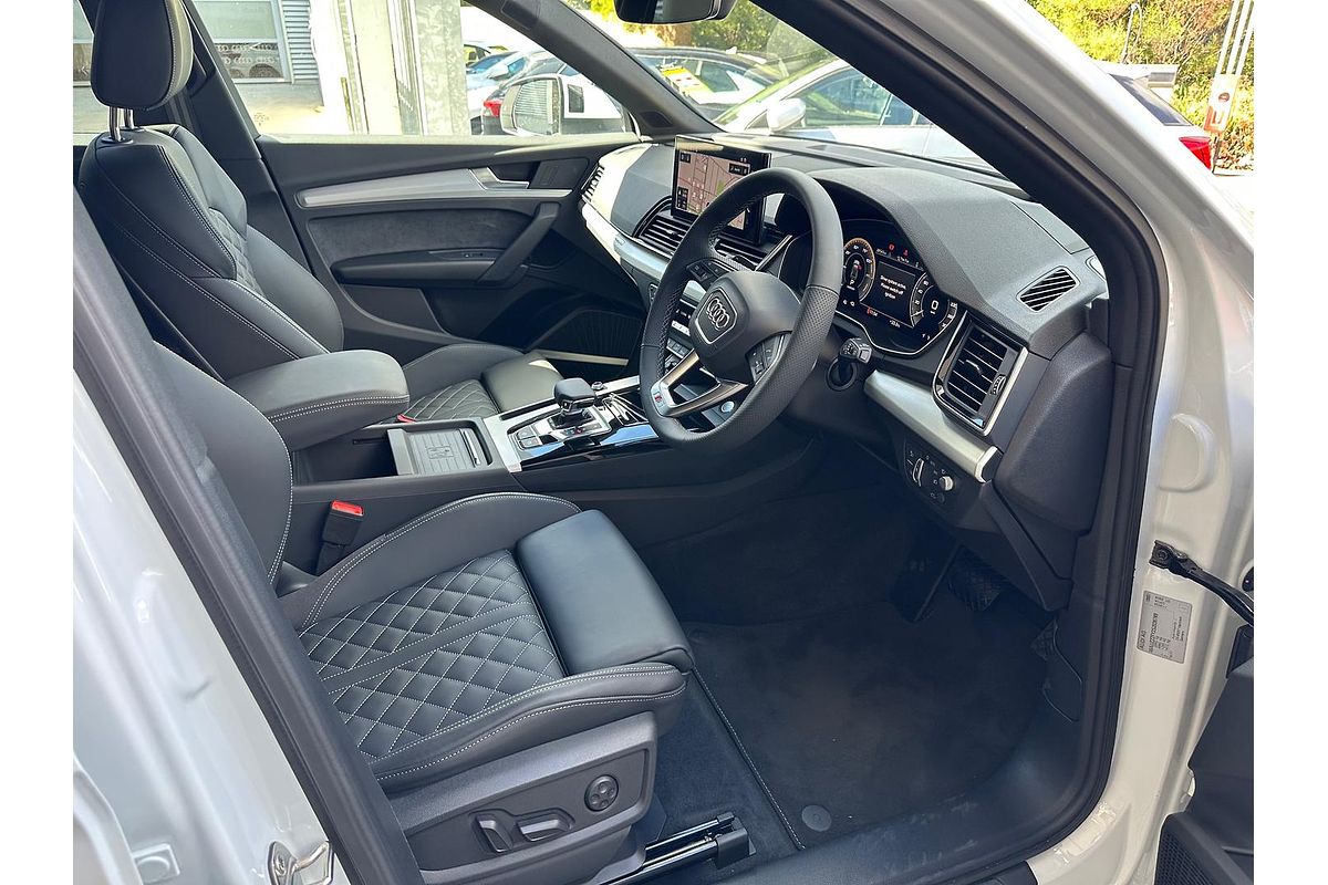 2025 Audi Q5 55 TFSI e S line FY