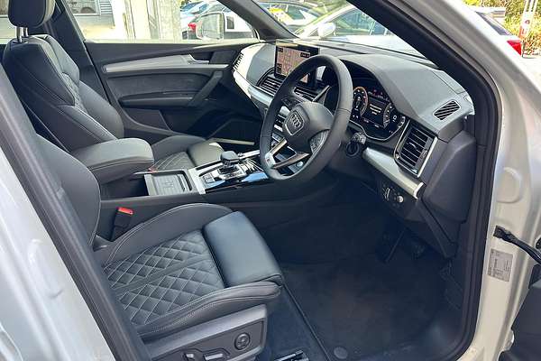 2025 Audi Q5 55 TFSI e S line FY