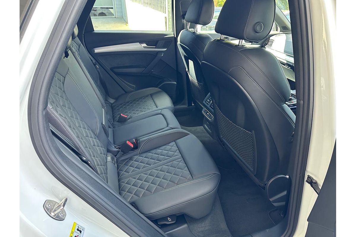 2025 Audi Q5 55 TFSI e S line FY