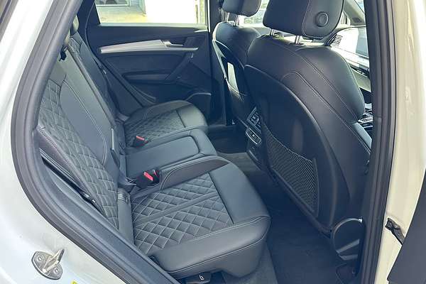 2025 Audi Q5 55 TFSI e S line FY