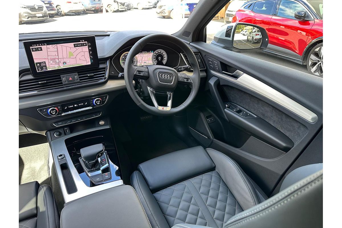 2025 Audi Q5 55 TFSI e S line FY