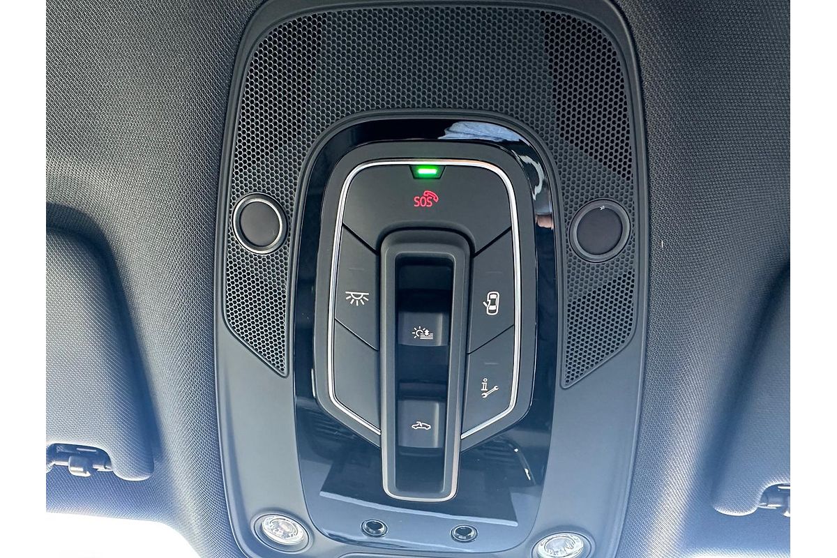 2025 Audi Q5 55 TFSI e S line FY