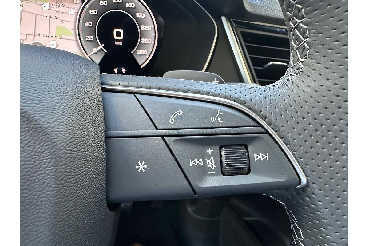 2025 Audi Q5 55 TFSI e S line FY