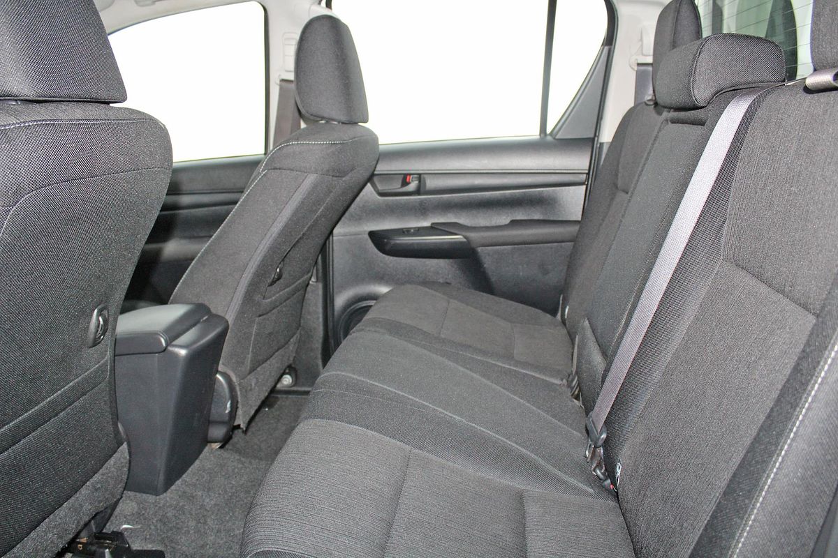 2017 Toyota Hilux SR GUN126R 4X4