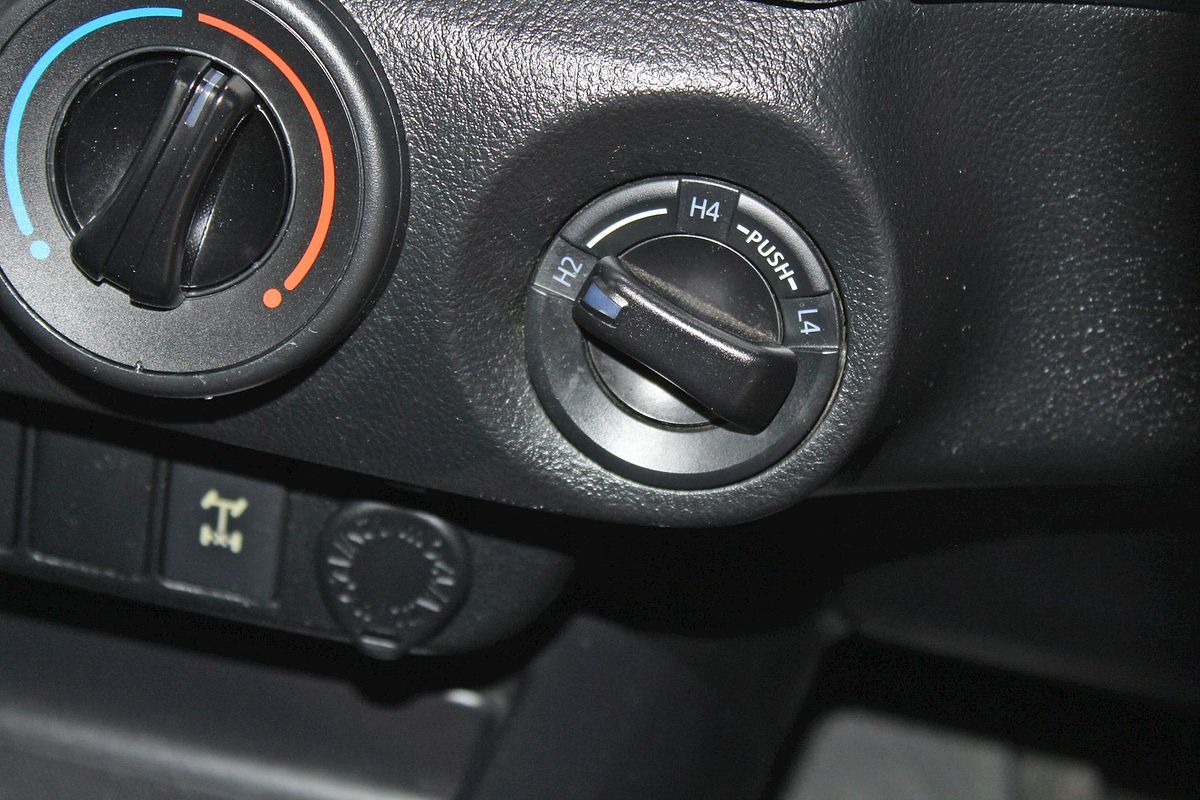 2017 Toyota Hilux SR GUN126R 4X4
