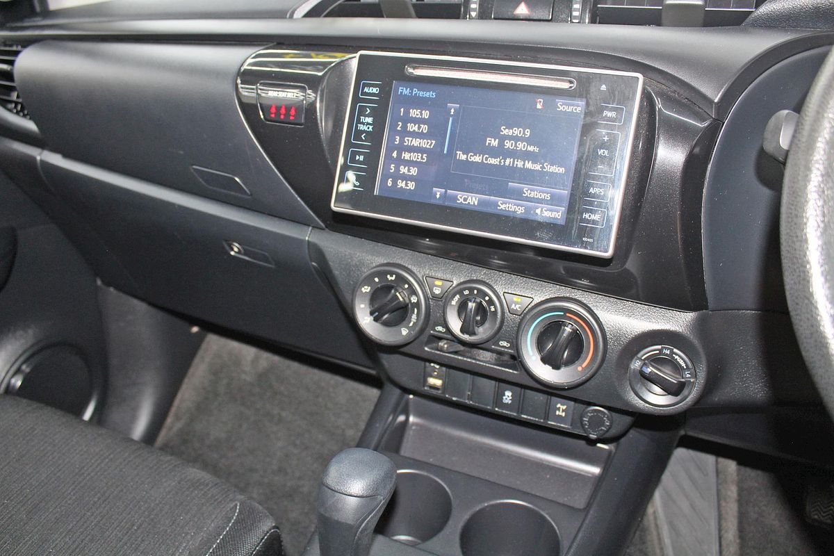 2017 Toyota Hilux SR GUN126R 4X4
