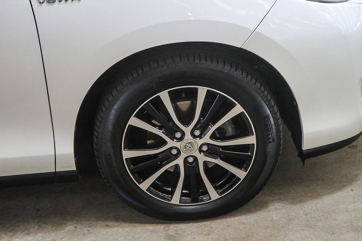 2013 Toyota Tarago Ultima GSR50R