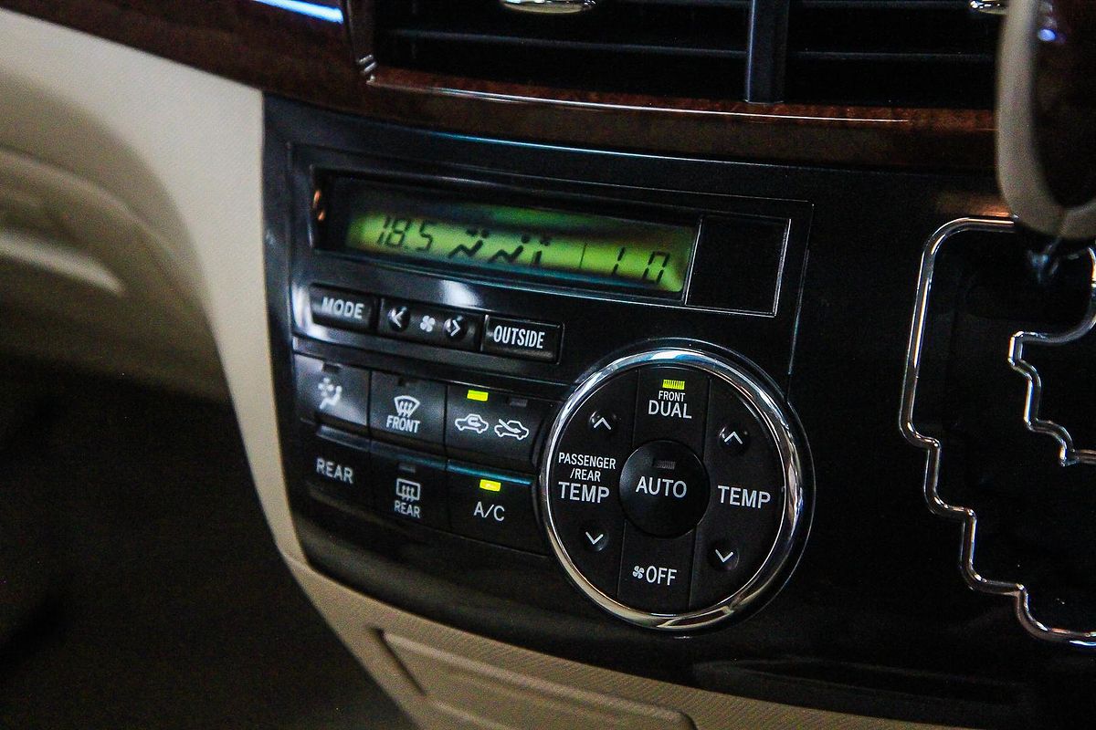 2013 Toyota Tarago Ultima GSR50R