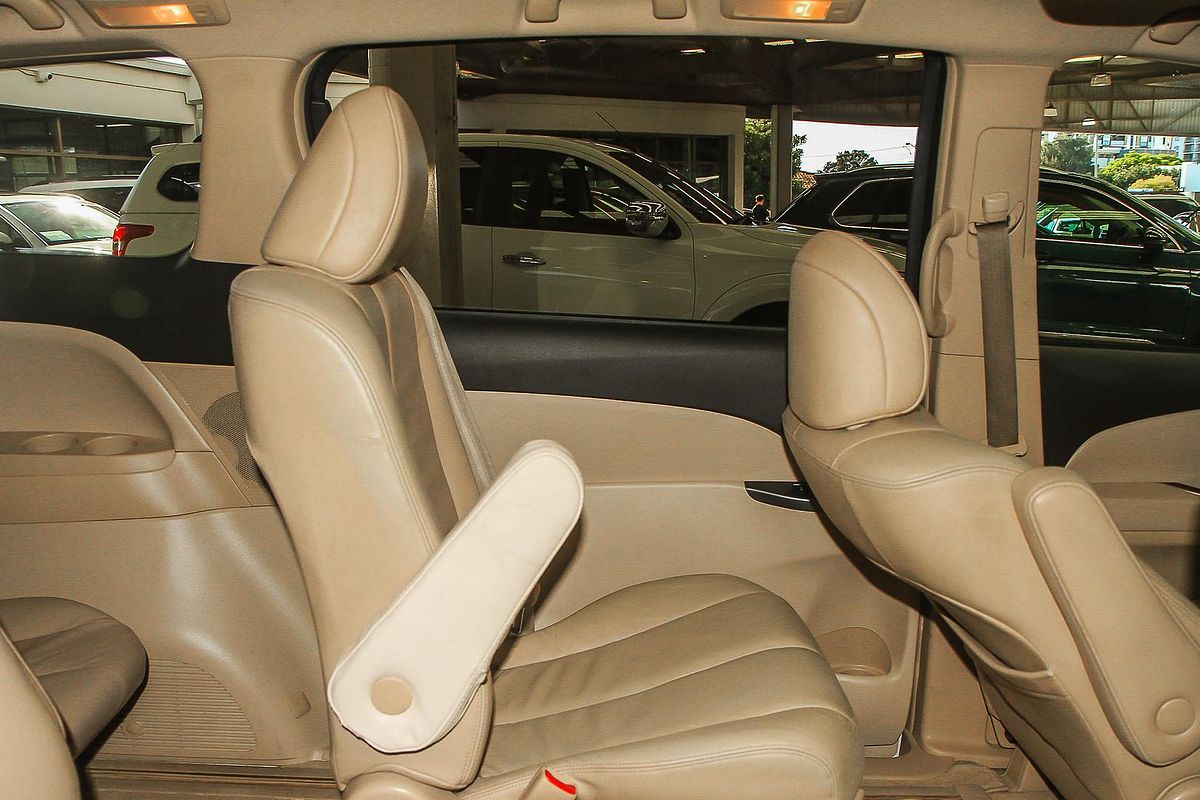 2013 Toyota Tarago Ultima GSR50R