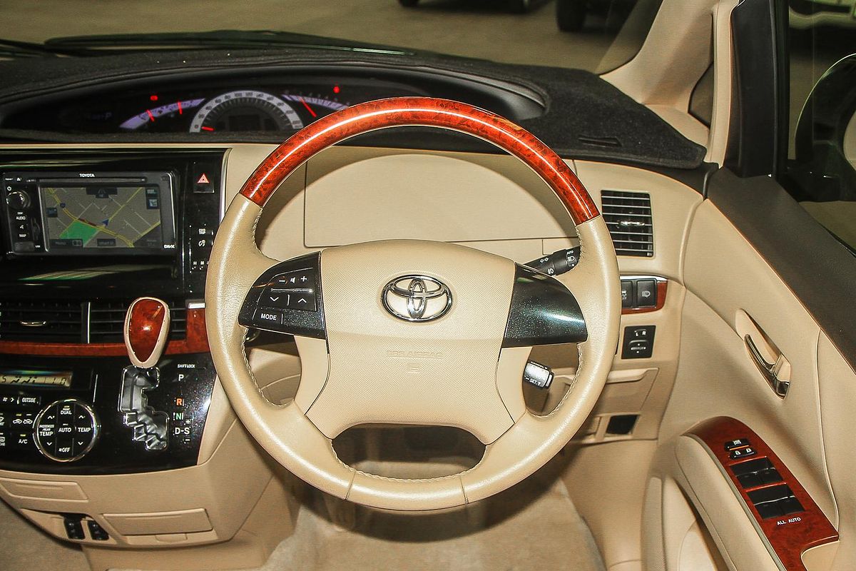 2013 Toyota Tarago Ultima GSR50R