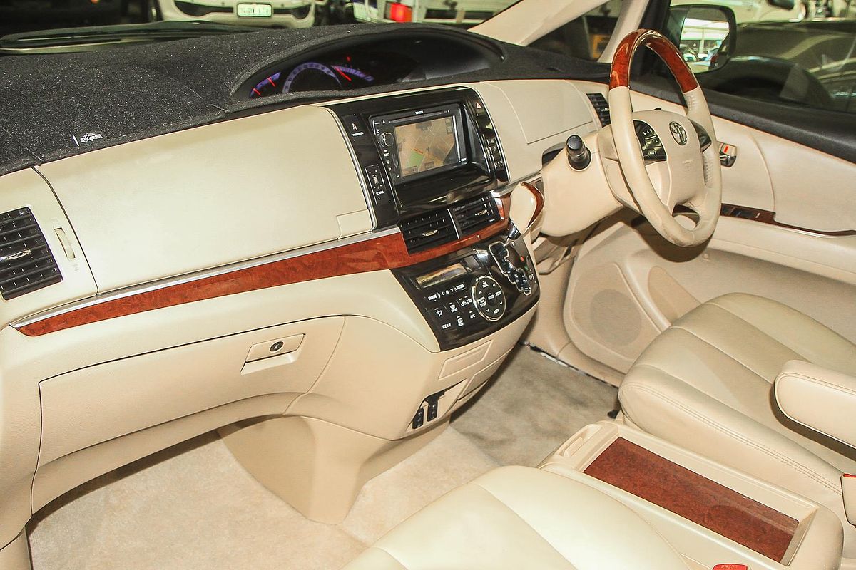 2013 Toyota Tarago Ultima GSR50R