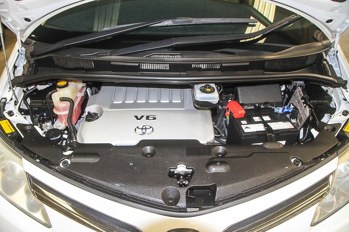 2013 Toyota Tarago Ultima GSR50R