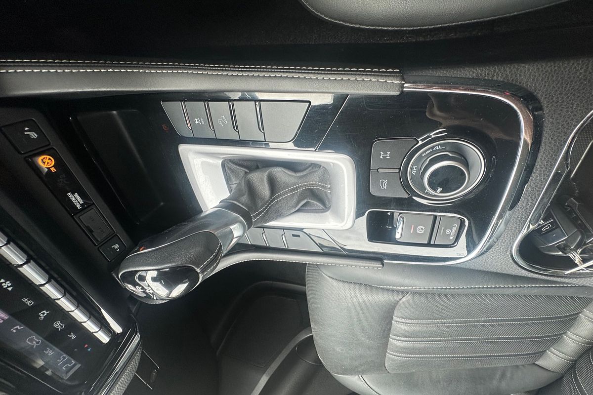 2023 Isuzu MU-X LS-T
