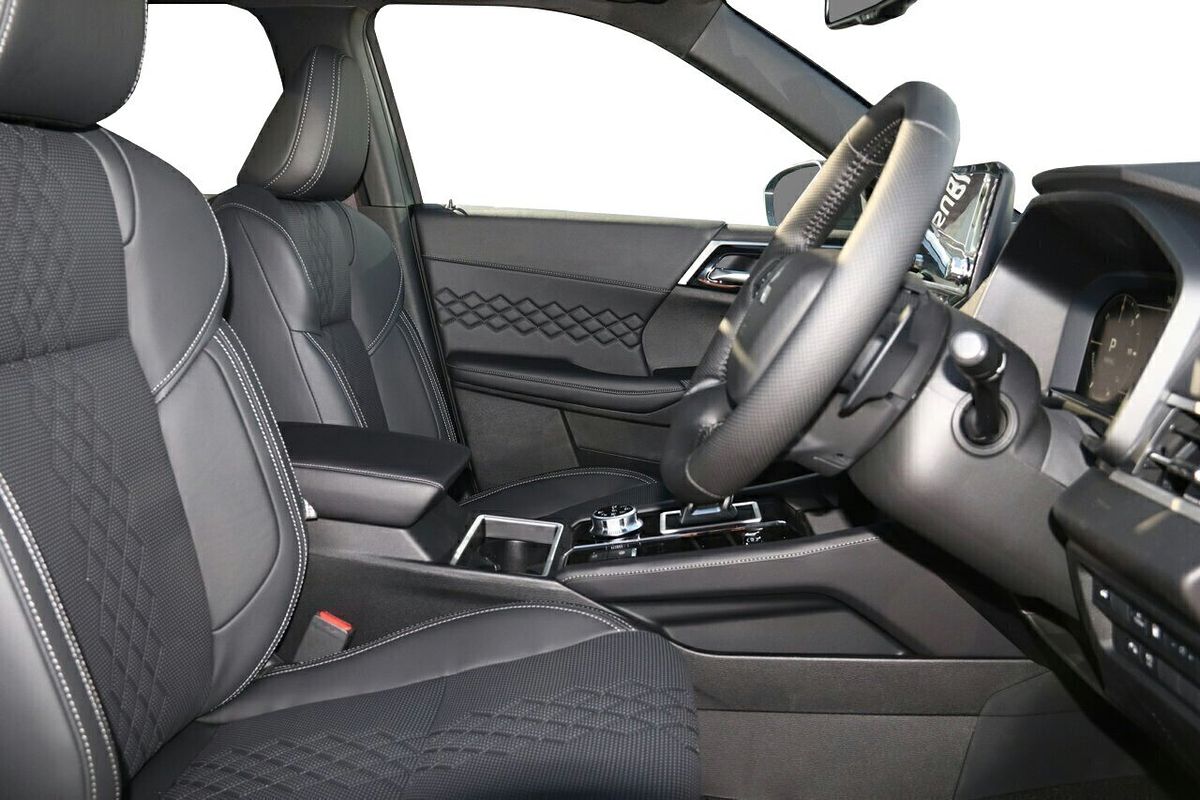 2025 Mitsubishi Outlander PHEV GSR ZM
