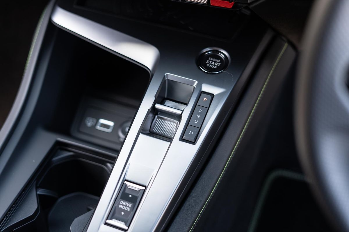2025 Peugeot 408 GT Premium Hybrid P54