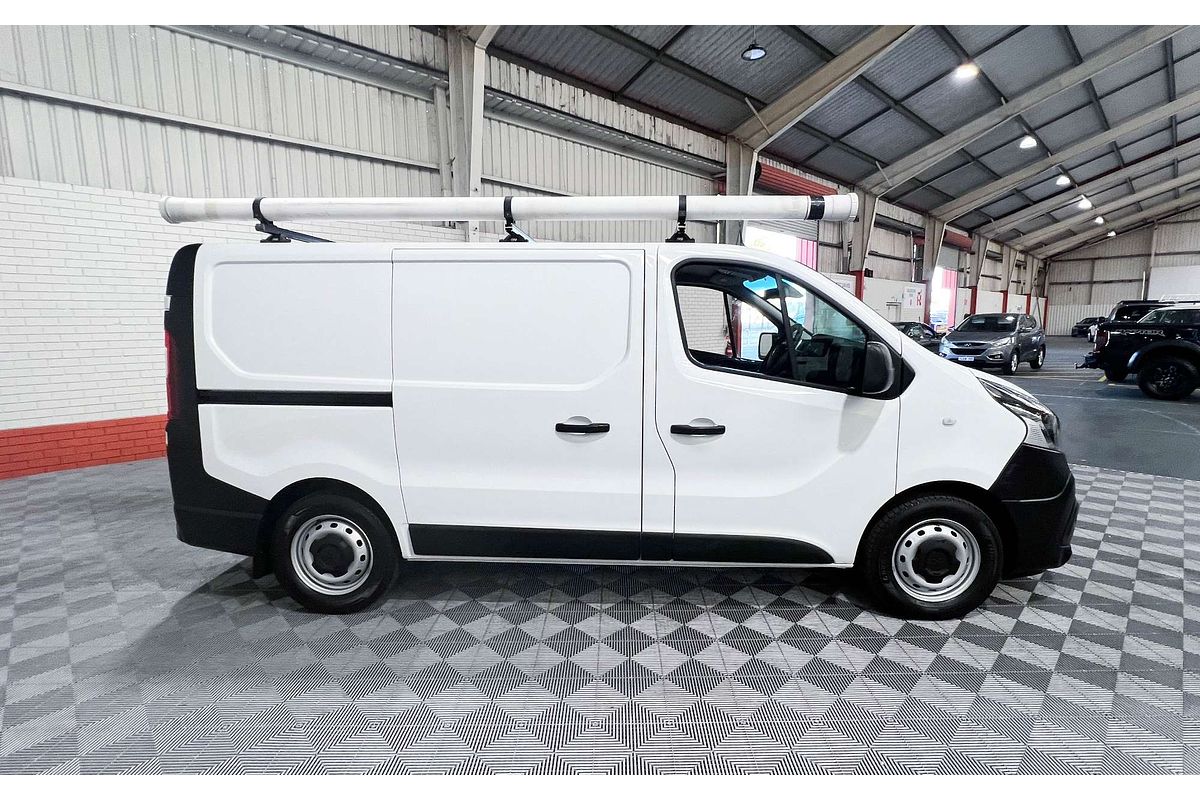 2022 Mitsubishi Express GLX SN SWB