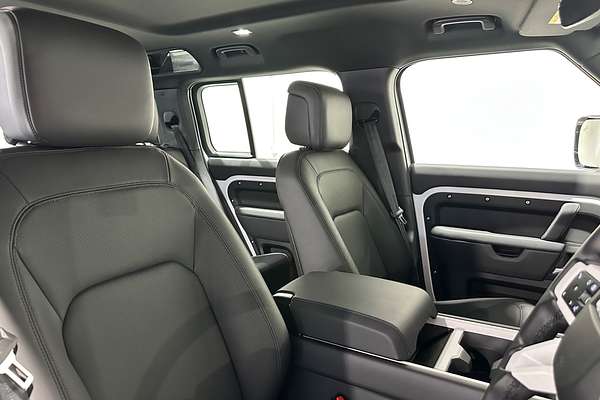 2025 Land Rover Defender 110 D350 X-Dynamic SE L663
