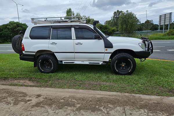 1999 Toyota Landcruiser Standard HZJ105R