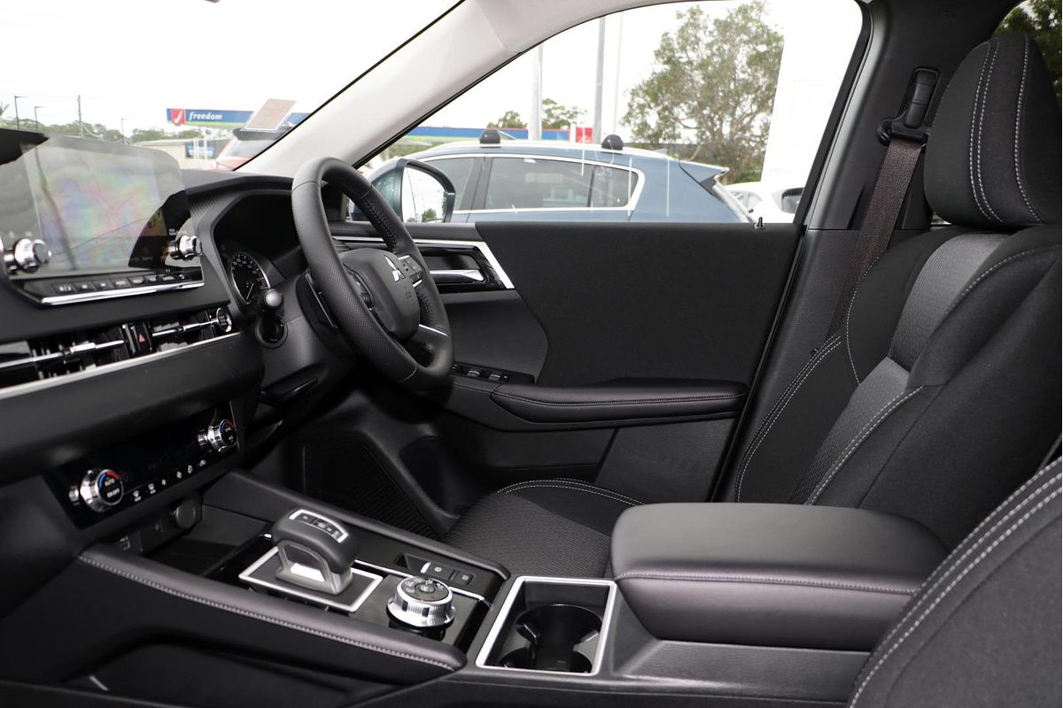 2024 Mitsubishi Outlander LS ZM