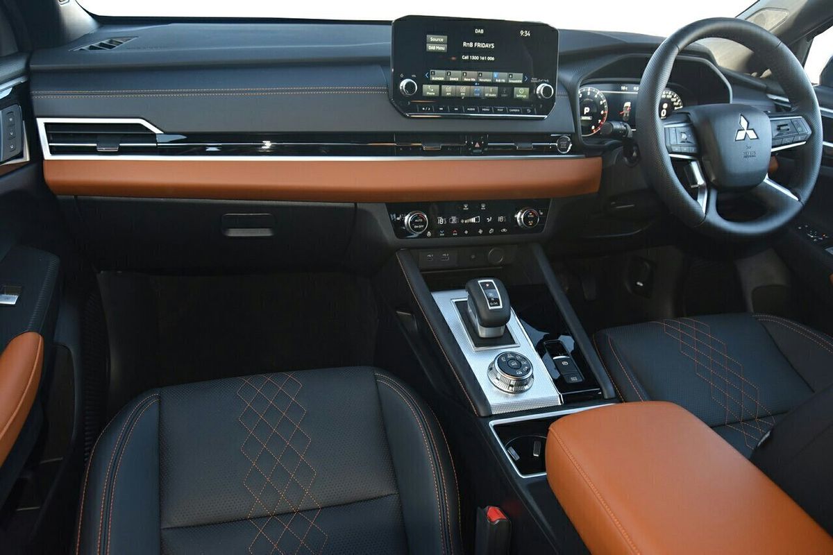 2024 Mitsubishi Outlander Exceed Tourer ZM