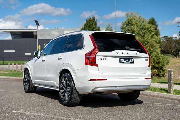 2022 Volvo XC90 B5 Momentum