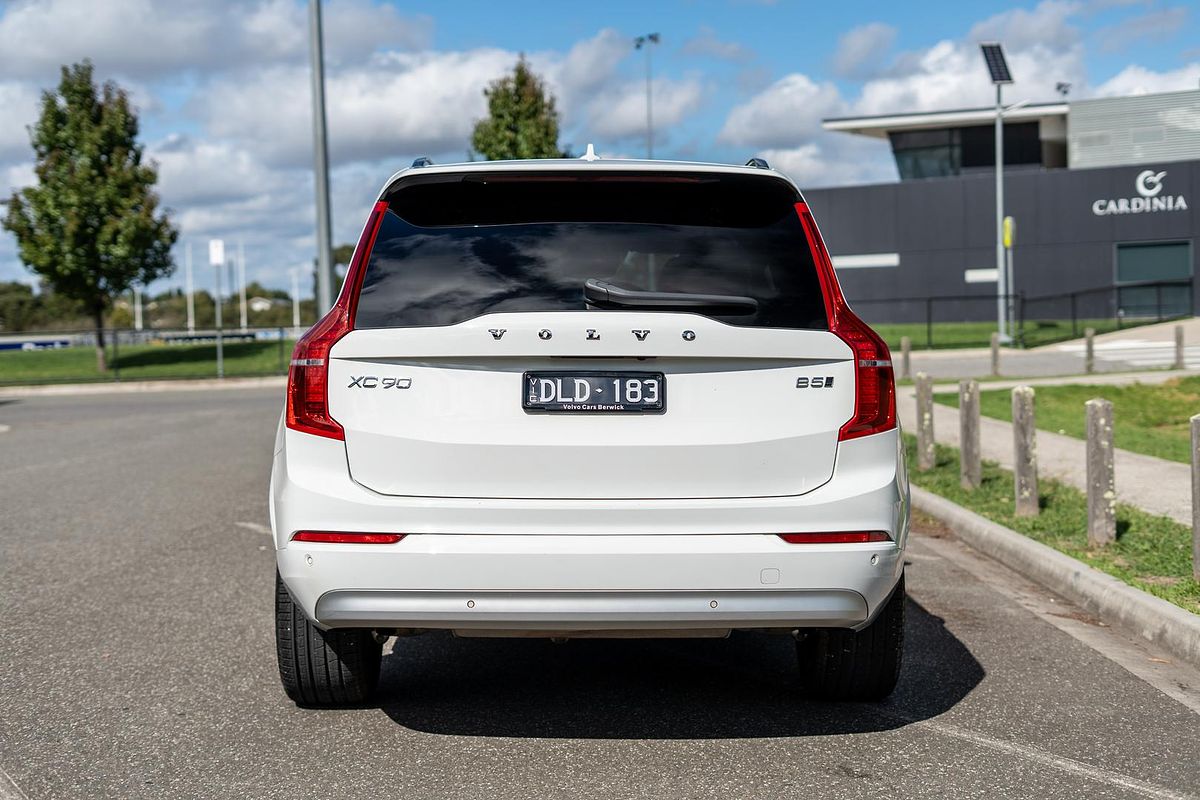 2022 Volvo XC90 B5 Momentum