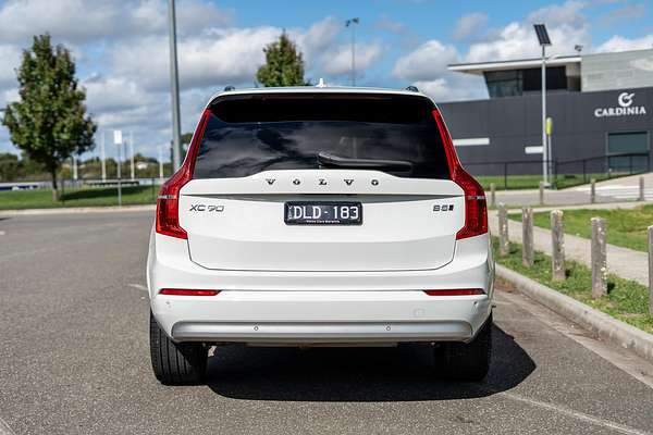 2022 Volvo XC90 B5 Momentum