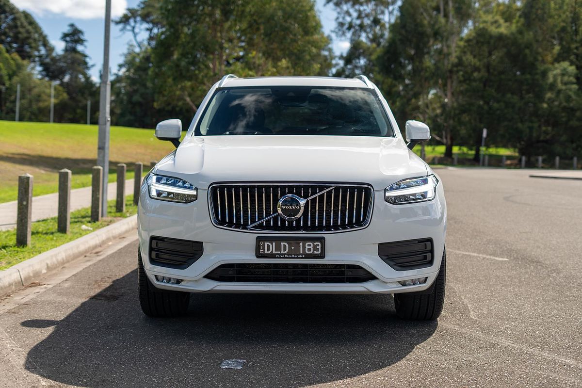 2022 Volvo XC90 B5 Momentum