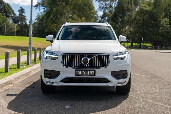 2022 Volvo XC90 B5 Momentum