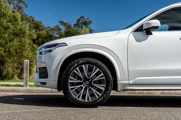2022 Volvo XC90 B5 Momentum