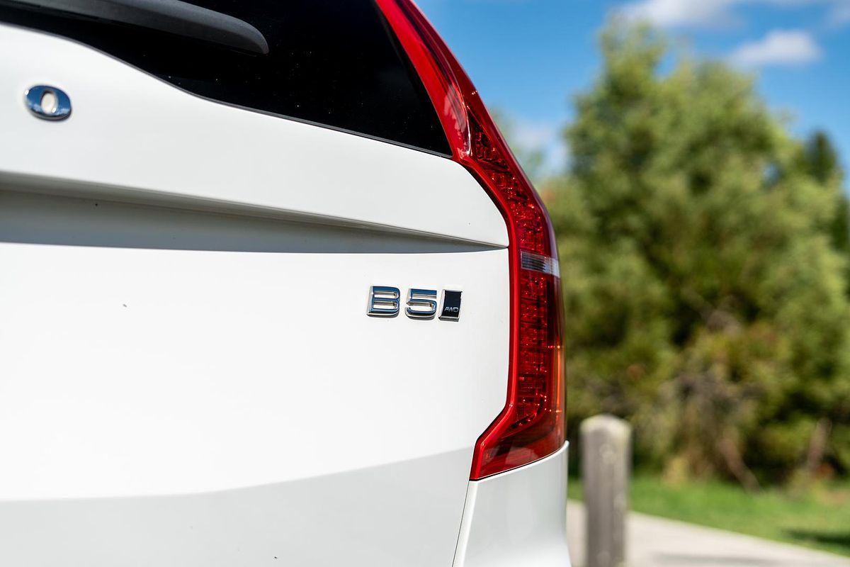 2022 Volvo XC90 B5 Momentum